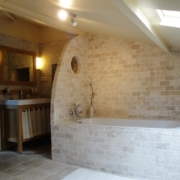 Salle de bain de la chambre d'hôtes Chocolat spacieuse familiale avec vue à Carcassonne