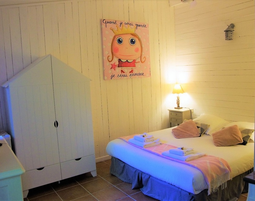 Bed and breakfast in Carcassonne: the Meringue room