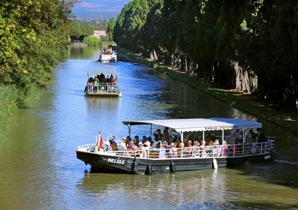 Bateau sur le canal du midi